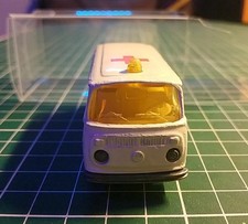 Majorette Combi Volkswagen Ambulance N°244 Au 1/60 Avec Sa Boîte De Protection.