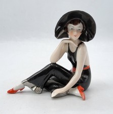 Sujet figurine femme - , au