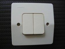 Double Va et Vient à griffes Legrand Neptune  Blanc Cassé .Modèle  80551 NEUF