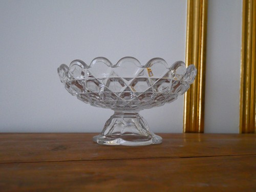 Coupe plat sur - , compotier