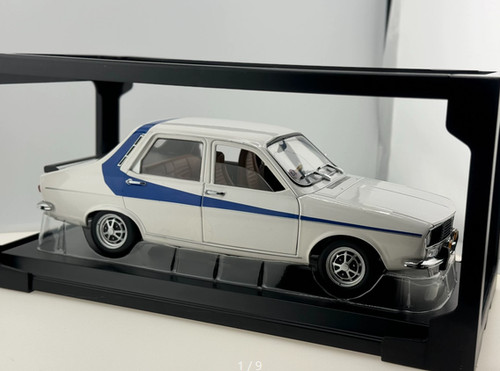 Renault car model - 1/18,