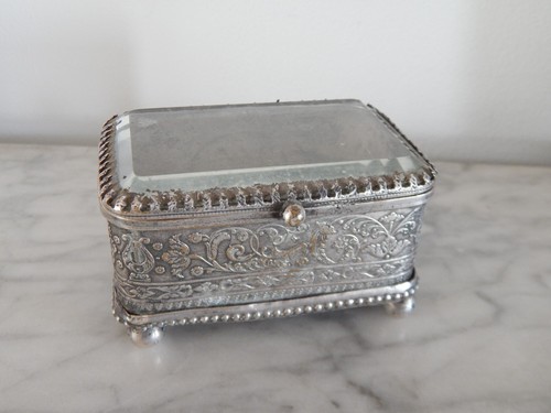 Ancienne petite boîte - petite,
