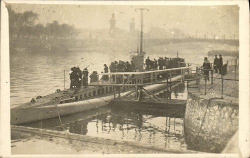 Sous marin quai - sous-marin, —