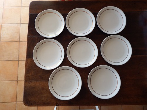 Lot assiettes à - 8,