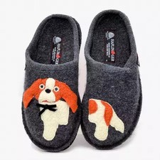 HAFLINGER SPANIEL GRIS CHAUSSONS FEMME AVEC CHIEN