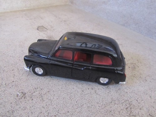 Corgi juniors car austin - corgi,