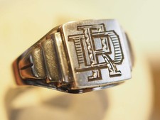 BAGUE CHEVALIERE ART DECO