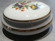 boite bijoux en porcelaine Limoges liseret doré et fleurs