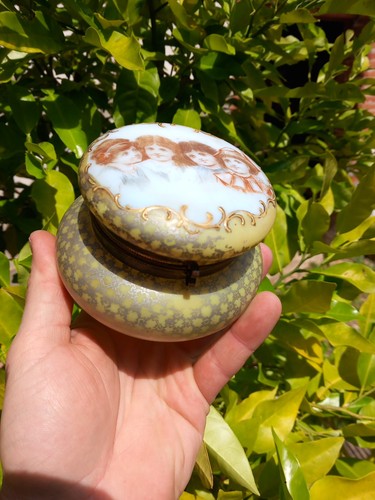 Bonbonnière opaline peinte - bonbonnière,