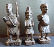 Art Africain sculptures 3 statuettes en bois 18 cm environ