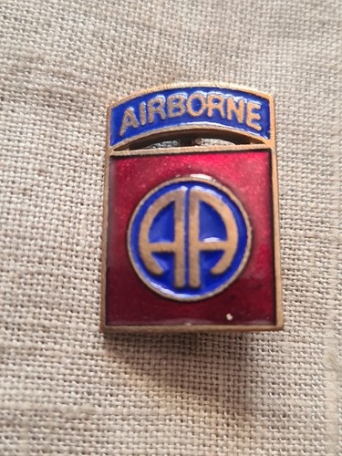 Insigne émaillé broche - émaillé,