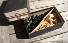 Ancien Pions de Jeu d'Echec SHESSMEN Horn en bois USA  Complet