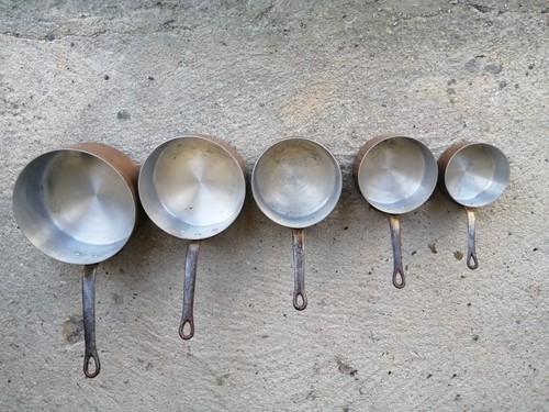 Une serie casseroles - une, en