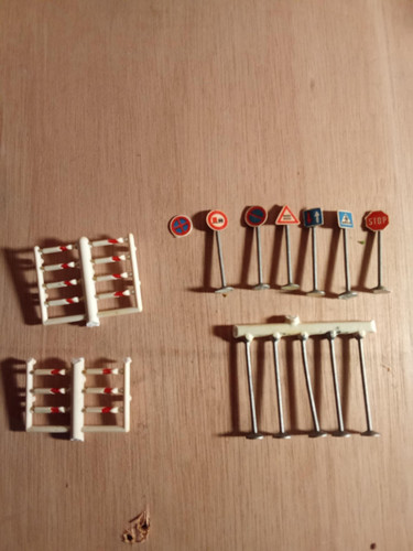 Lot panneaux routier avec - panneaux,