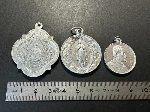 Lot médailles religieuse en - 3,