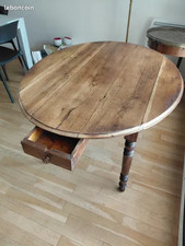 table ancienne. Bon état. Prix négociable 