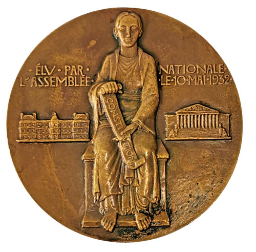 Med médaille politique - ,