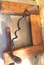 Ancien serre joint en bois. Plane de menuisier. Coltelloà petto 3 globe.