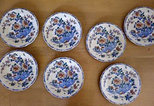 Lot de 7 assiettes en faïence