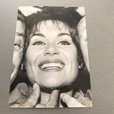 CLAIRE MAURIER  entre