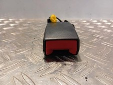 Attache ceinture avant droit