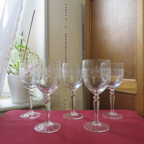 Verres vin rouge en - a,