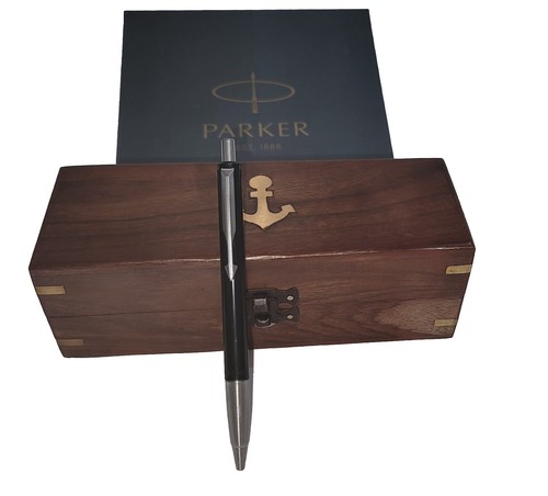 Boîte bois avec - en, stylo