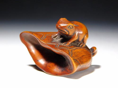 Grenouille sur lotus 根付 - sur,