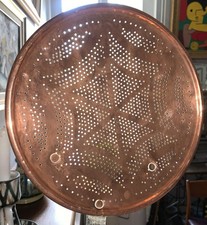 Art populaire grande écumoire en cuivre et fer forgé XVIIIe dinanderie martelage