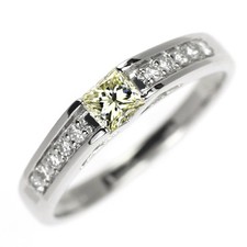 Bague diamant taille princesse