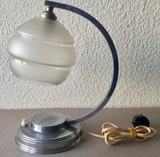 LAMPE A POSER , ART DECO . GLOBE , BOULE en VERRE , PIED chromé. Lampe de chevet