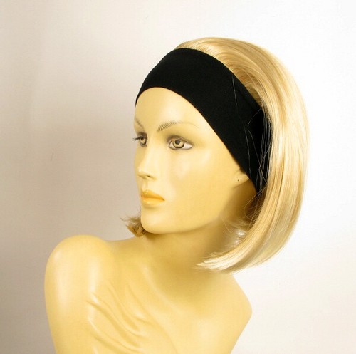 Perruque avec bandeau blond