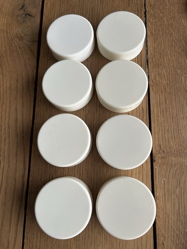 Couvercles blanc vis - vis,