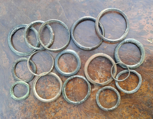 Lot anneaux antiques - 16,