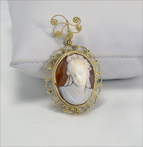 Pendentif jaune 18 kt - or,