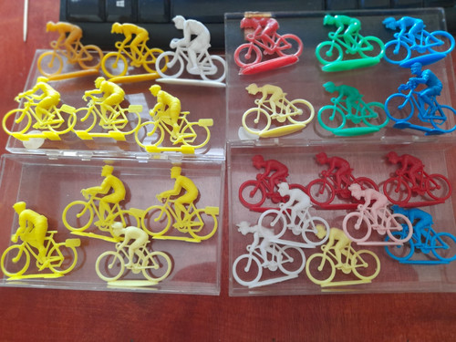Lot cyclistes plastique - 24,