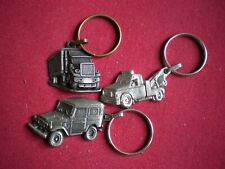 Lot de trois porte clé Véhicules divers, dépanneuse, camion, 4X4  (43x)