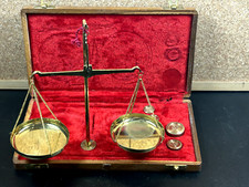 balance Trébuchet, dans sa boîte, manque un poids