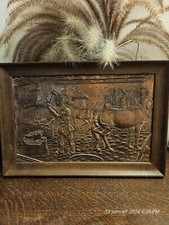 Ancien Tableau en cuivre repoussé représentant une scène "maréchal-ferrant".