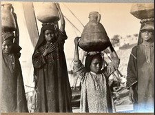 Enfants Porteurs d’eau Egypte Afrique du Nord c1920 Photographie Vintage 
