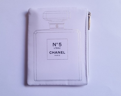 Chanel petite trousse pochette - chanel,
