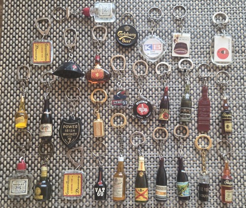 Lot porte cles - cles, alcool