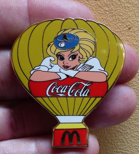 Rare grand pin natacha coca - grand, pin's