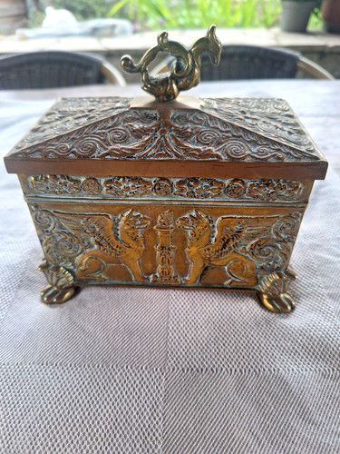 Boite coffret aux - griffons, en
