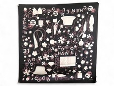 NEUF FOULARD CHANEL CC PARFUM CHAPEAU SAC CARRE 90 EN SOIE NOIR SILK SCARF 530€