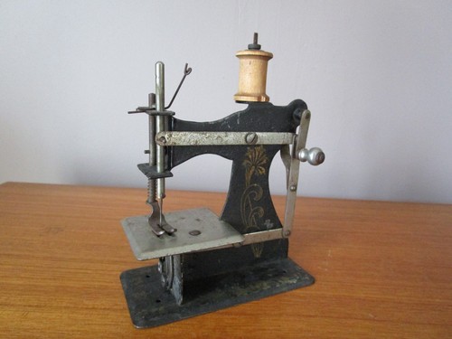 Petite machine coudre enfant - machine, a