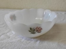 Ancien petit Saladier arcopal