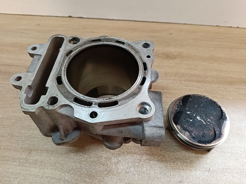 Cylindre piston manque - un, un