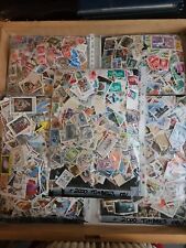 MONDE TRES GROS LOT + DE 10 000 TIMBRES EN VRAC. A TRIER