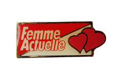 RNT 07/ pin's magazine Femme